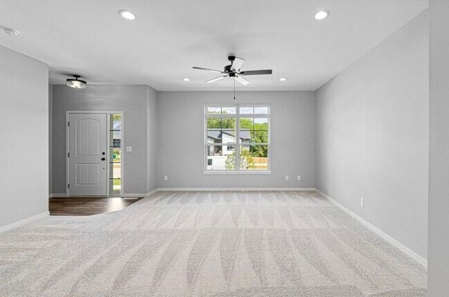 Foto del edificio - $2,650 | 3 Bedroom, 2.5 Bathroom Townhome | Newer Construction | No Pets | Available for August 1...
