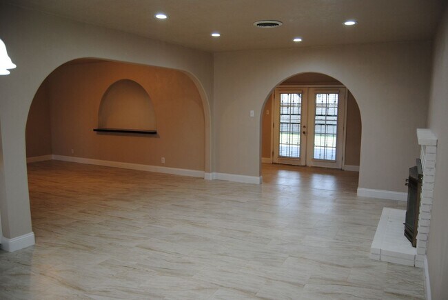 Foto del edificio - 8817 Butternut Ave