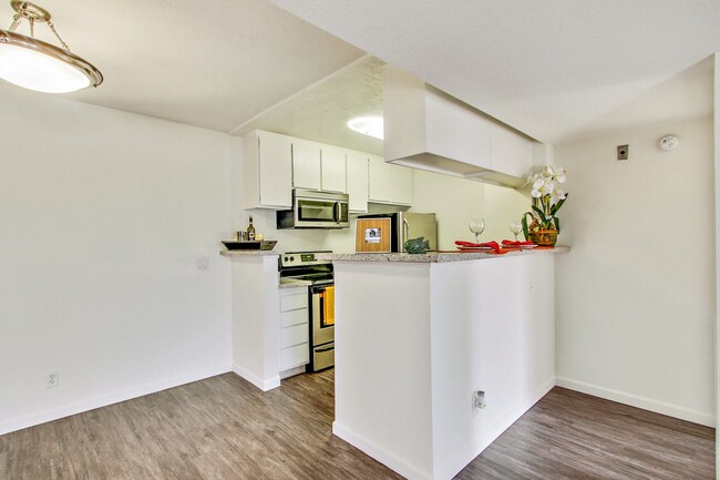 Interior Photo - Zelzah Court