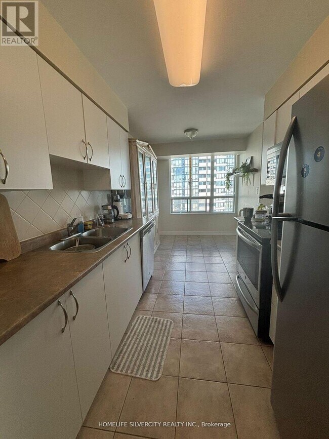 Photo du bâtiment - 335-335 Rathburn Rd W