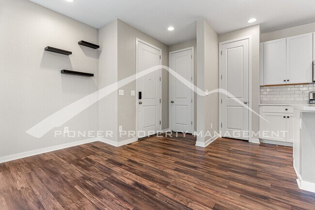 Building Photo - Spacious Home with Central AC and Washer/D...