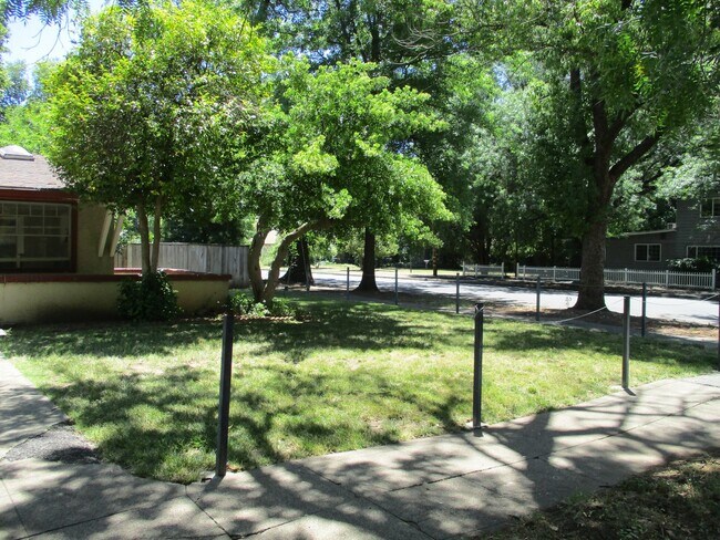 Foto del edificio - 247 W 2nd Ave