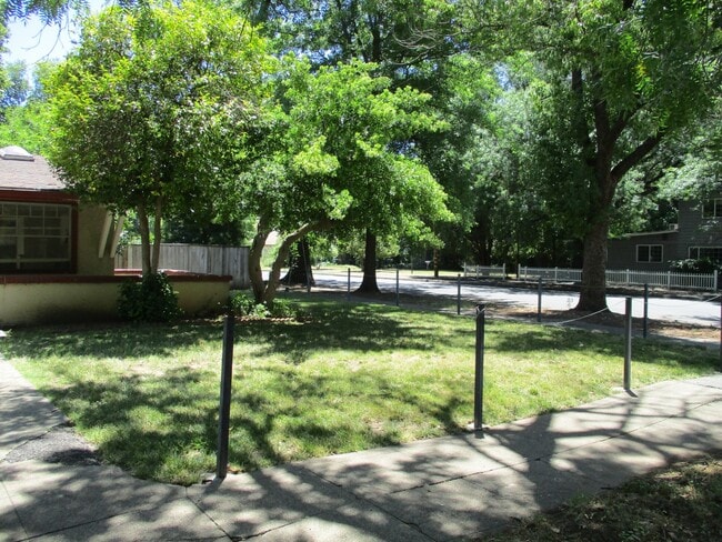 Building Photo - 247 W 2nd Ave