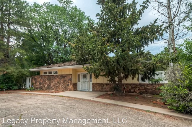 Building Photo - 1525 E Greenwood Ln