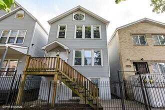 Building Photo - 2443 N Greenview Ave