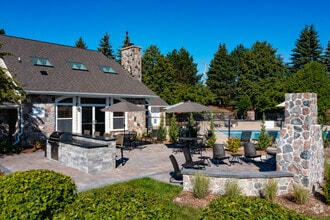 Building Photo - Stonegate Apartments