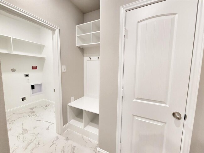 Foto del edificio - 1727 Harvest Lake Dr