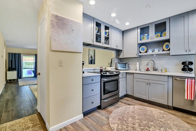 Foto del edificio - 1432 S Lakeside Dr