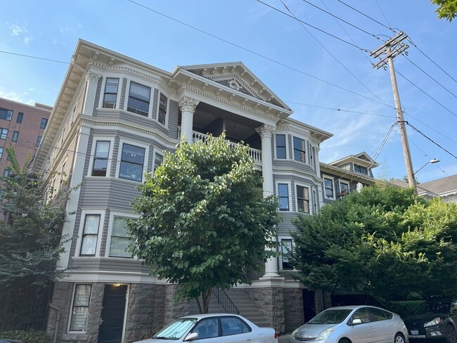 Foto del edificio - Charming NW Portland 1-Bedroom with Brick ...