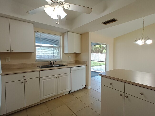 Foto del edificio - 1138 SW 19th Ln