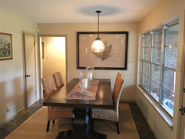 Foto del edificio - 6211 Abington Way