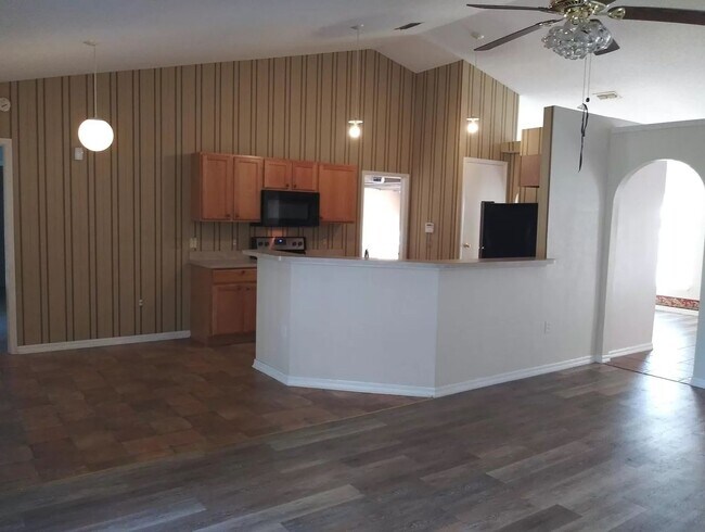 Foto del edificio - 14169 Spring Hill Dr