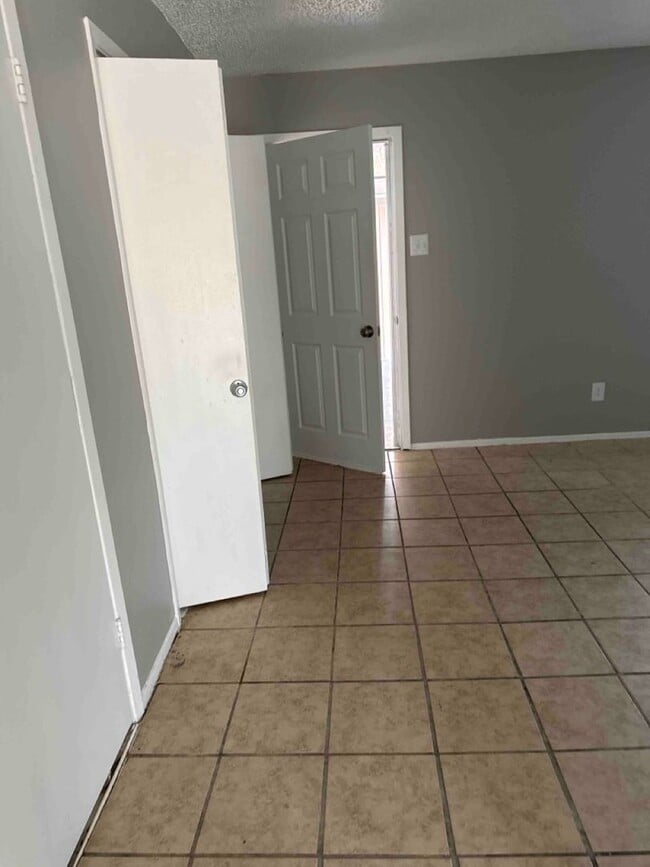 Foto del edificio - For Sale or Lease