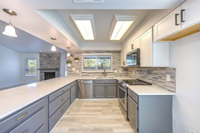 Foto del edificio - 235 E Castle Harbour Dr