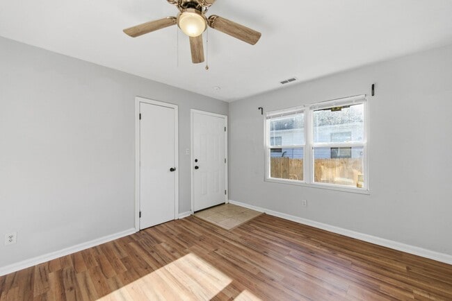 Foto del edificio - 116-118 Armon Avenue