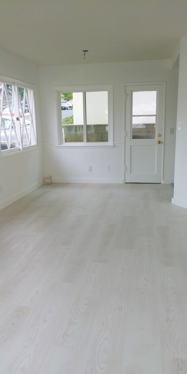 Living room - 25217 Loytan St