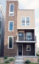 Building Photo - 538 E Hinsdale Ave