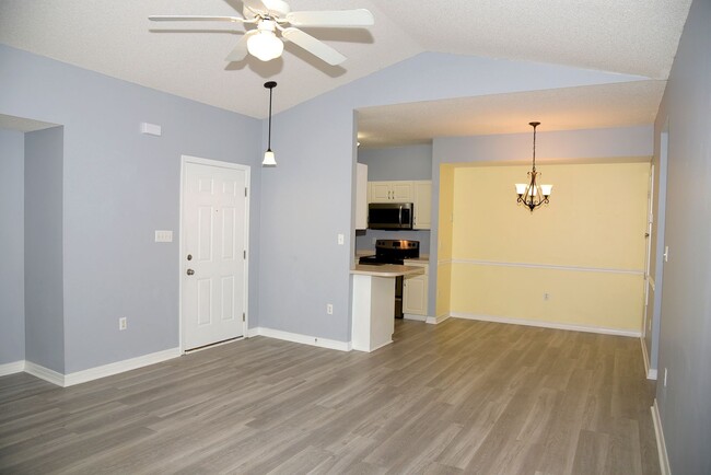 Building Photo - Great Florida Condo!