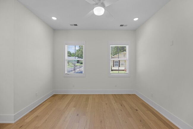 Building Photo - 136 McCowat St