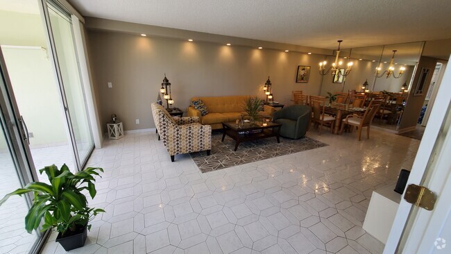 Building Photo - 3800 Oaks Clubhouse Dr