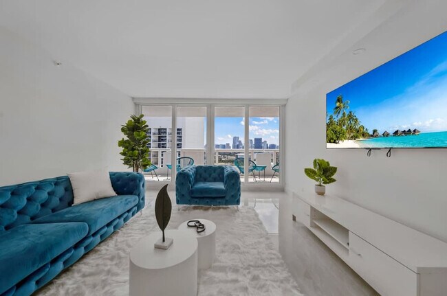 Building Photo - 1717 N Bayshore Dr