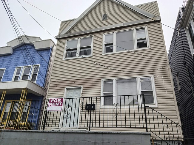 Building Photo - 236 Cator Ave