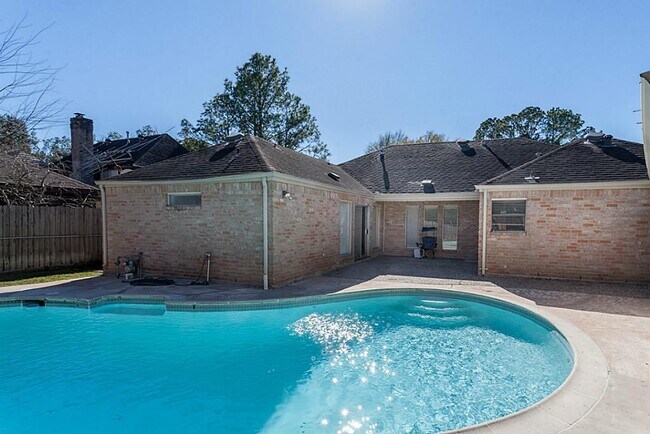 Building Photo - 1419 Warwickshire Dr