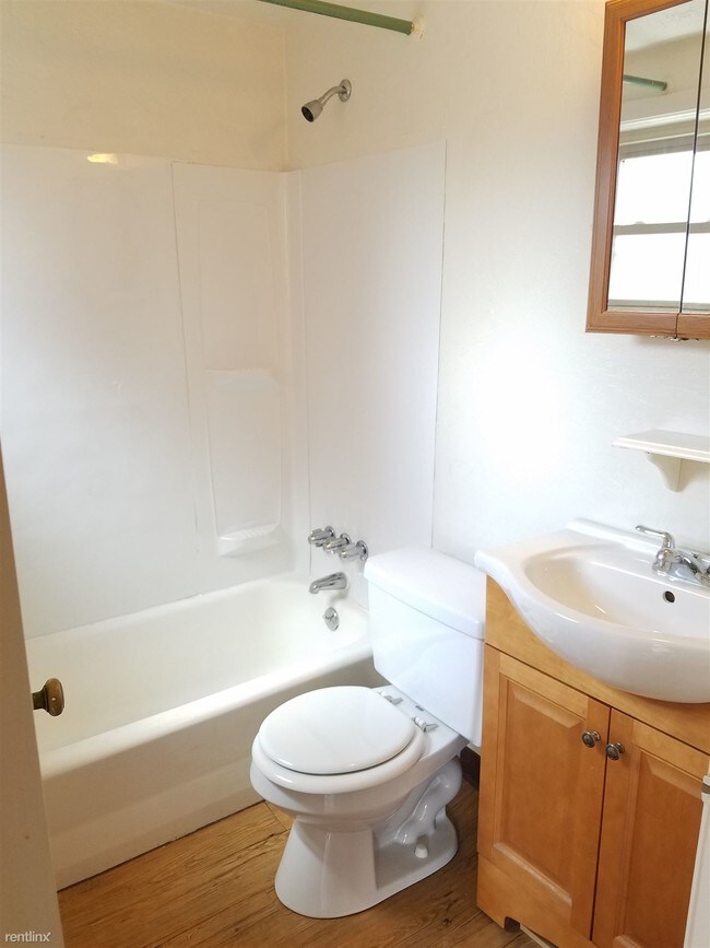Building Photo - 1 br, 1 bath Apartment - 3808 Pier Street
