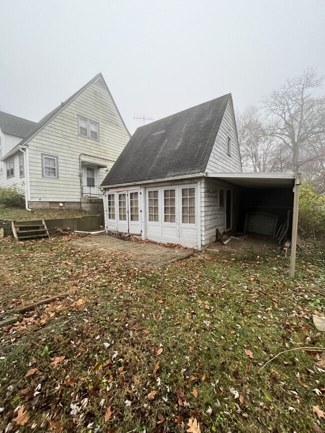 Building Photo - 1910 Hst W 10th St