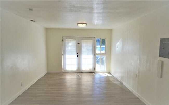 Building Photo - Secluded home in Covington