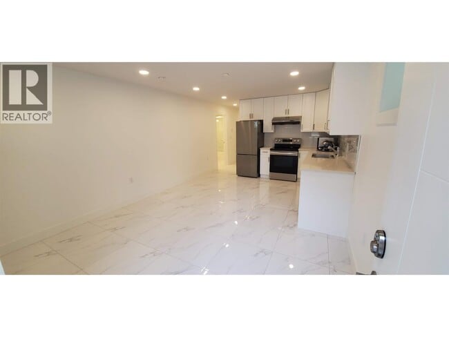 Building Photo - 1XX W 43rd Ave