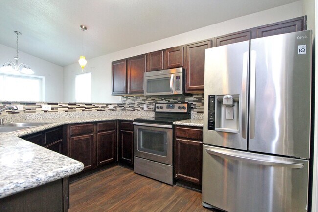 Foto del edificio - Coming 10/17 – 3BR/2BA with Fenced Yard in...