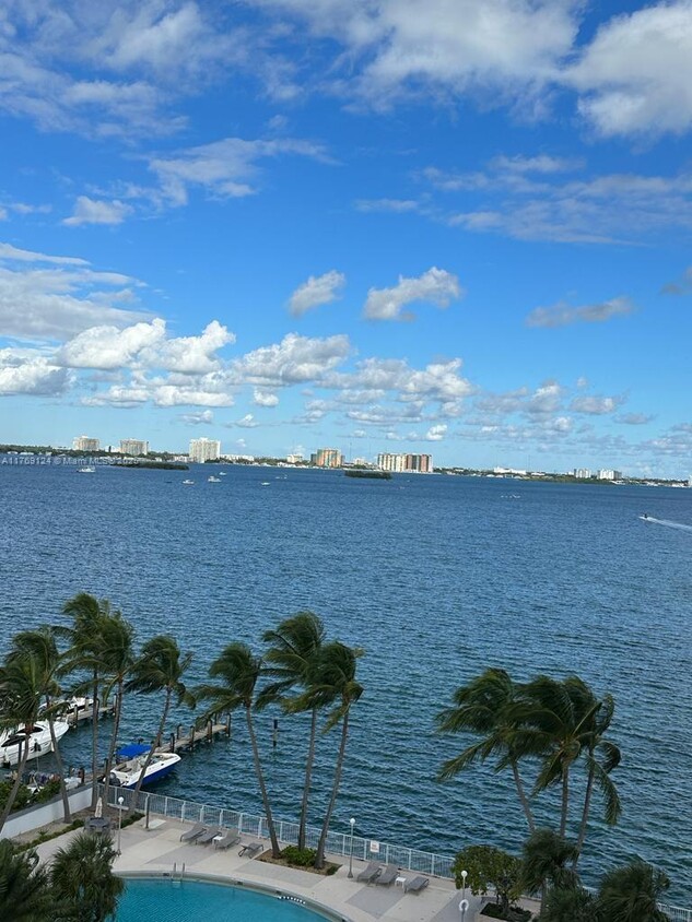 Foto principal - 1865 79th Street Causeway