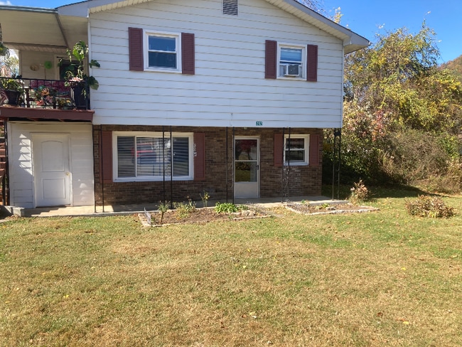 Building Photo - 202 Mountain View Dr
