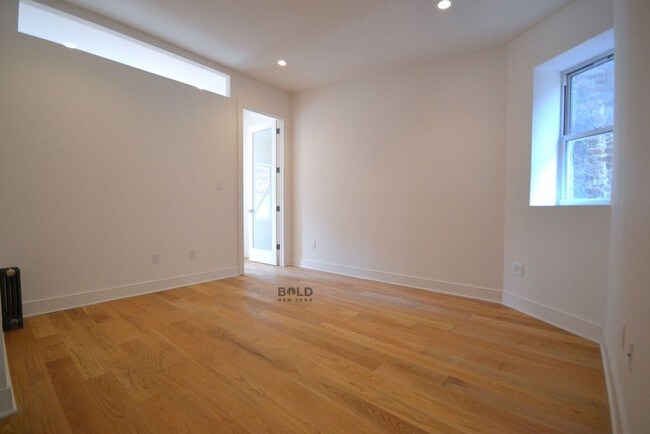 Building Photo - 207 E 33rd St
