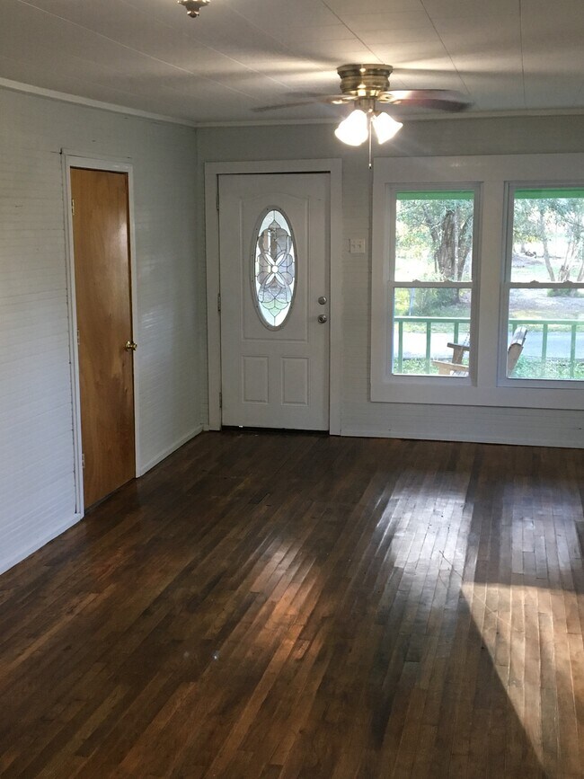 Building Photo - 13535 Seaman Ave