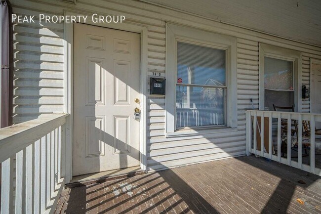 Building Photo - Available in June! 3 Bedroom Duplex Locate...