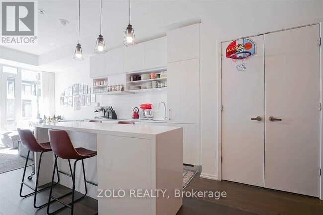 Building Photo - 5 Soudan Ave