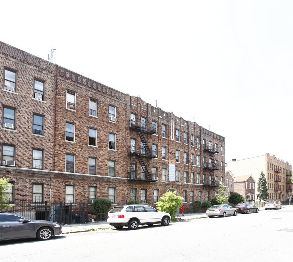 Building Photo - 114 E 53rd St