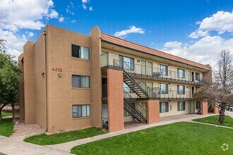 Building Photo - 4410 E Pikes Peak Ave