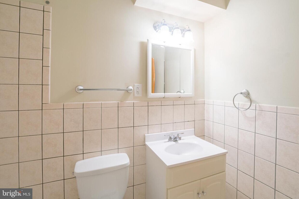 Primary Photo - 1128 E Passyunk Ave