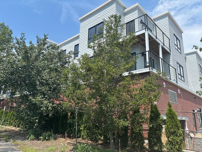 Building Photo - 1391 Main St