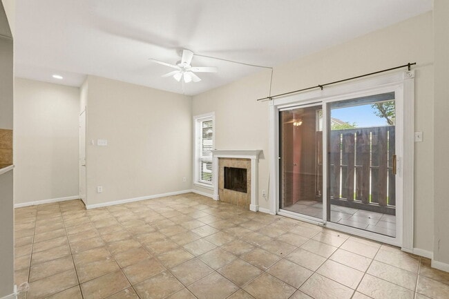 Photo - 2025 Augusta Dr Apartment