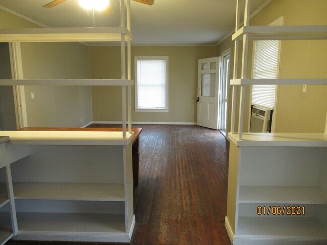 Foto del edificio - 318 Circle Way St