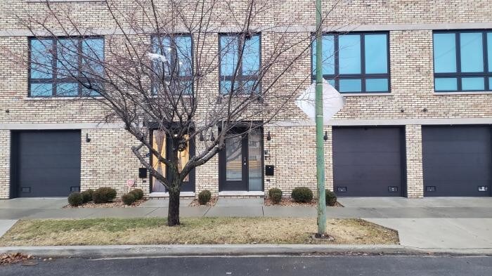 Primary Photo - 3 bedroom in Chicago IL 60707