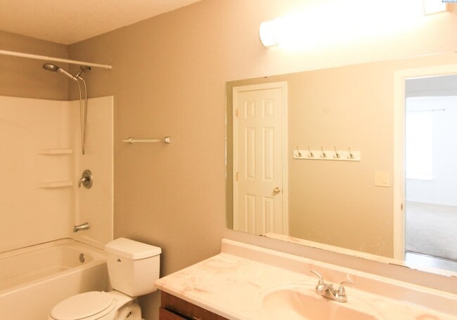 Building Photo - 2 bedroom, 1 bath in Kennewick