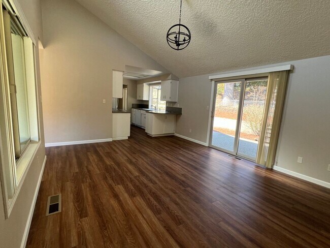 Foto del edificio - Beautiful Newly Renovated 3 Bedroom Home *1st Month FREE!!*