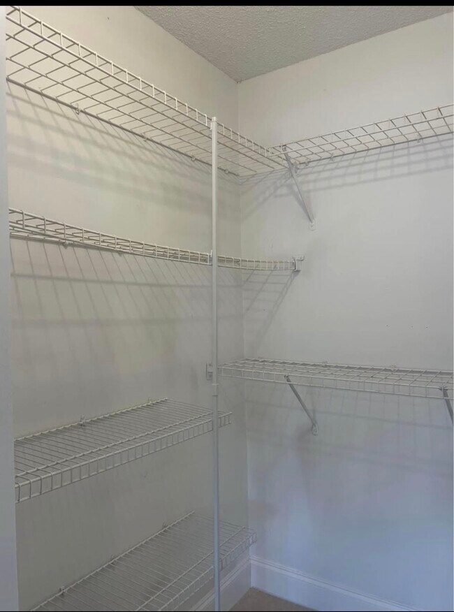 Vestidor - 9440 SW 140th Ct