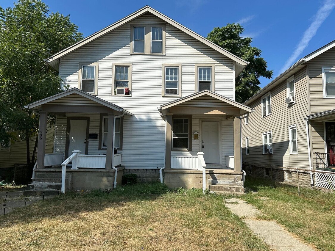 Primary Photo - Cozy 3-Bed/1-Bath Duplex: Columbus Living ...