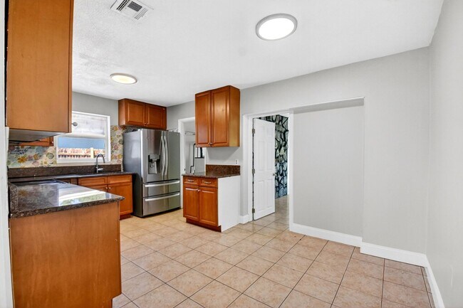 Building Photo - 775 Snead Cir